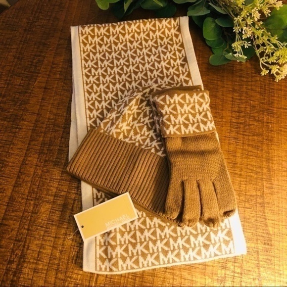 Michael Kors Hat Glove Scarf Set NWT - Picture 1 of 4